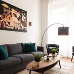 Casa Picasso - Above The Subway Milaan